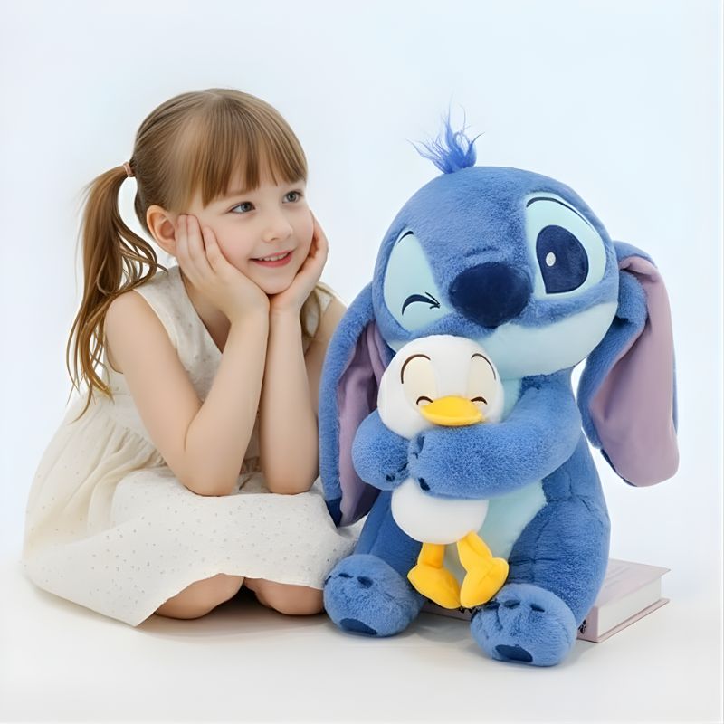 Peluche Stitch Canard 4 Peluche Stitch Canard 45cm avec une fille