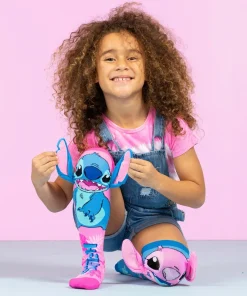 Enfant avec chaussettes oreille Stitch et Angel
