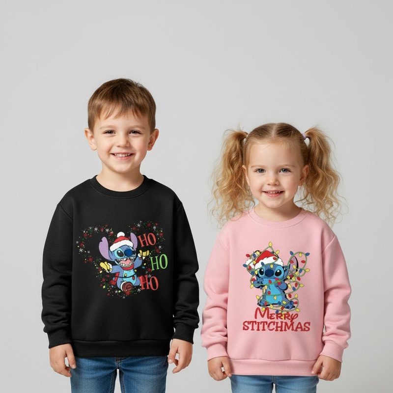 Pull de Noel Enfant Stitch 3 Pull de Noel Enfant Stitch porté par un garçon et une fille